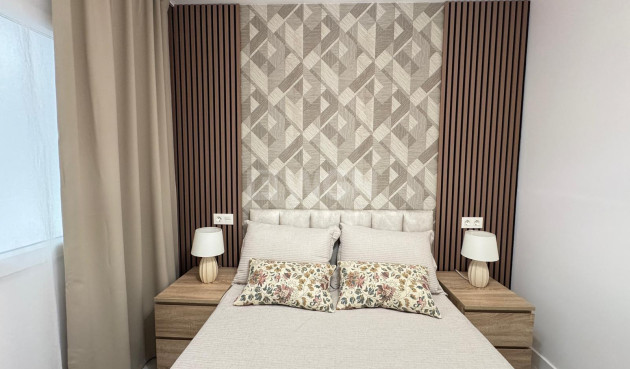 Odsprzedaż - Mieszkanie w bloku - Torrevieja