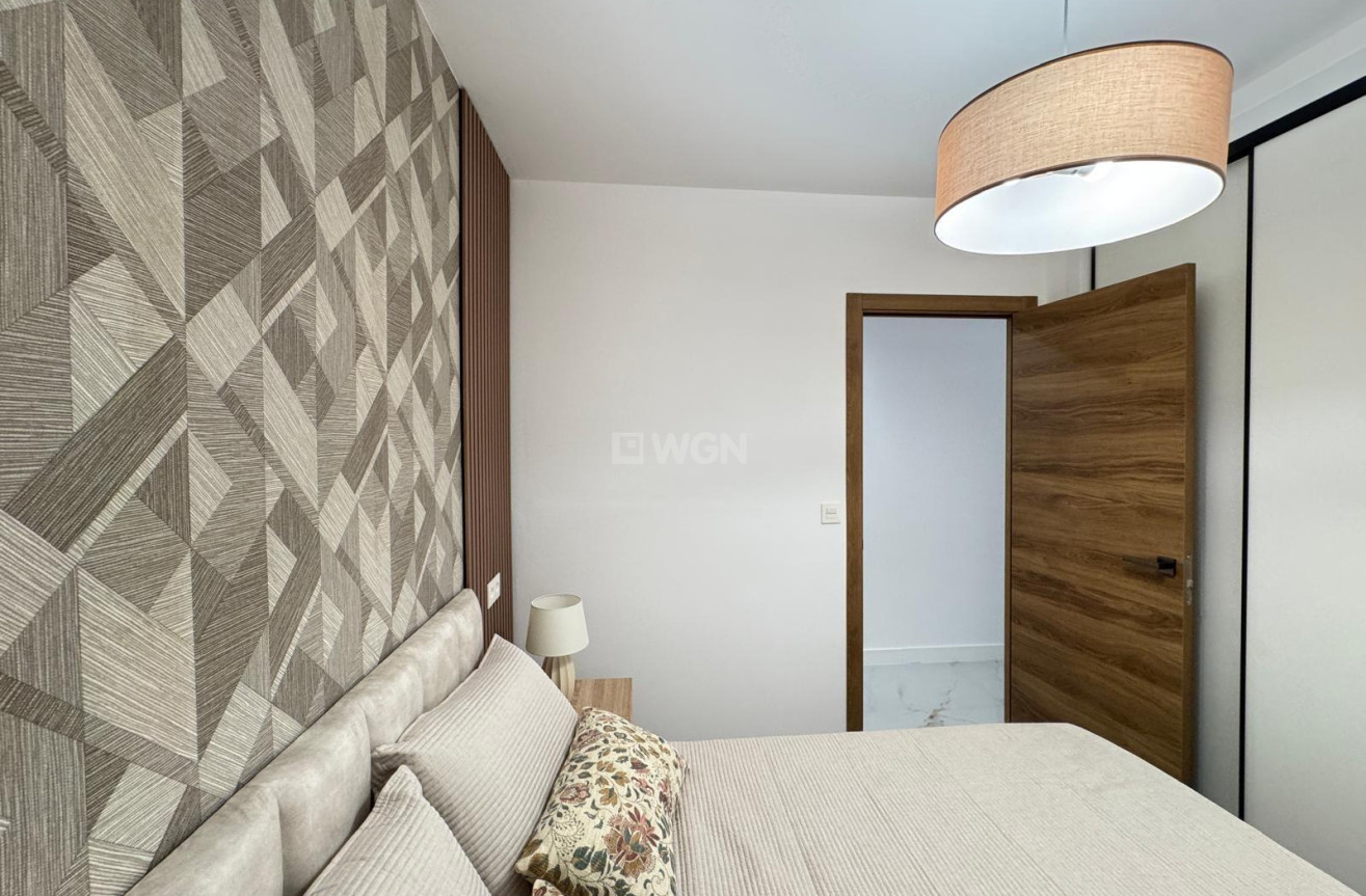 Odsprzedaż - Mieszkanie w bloku - Torrevieja