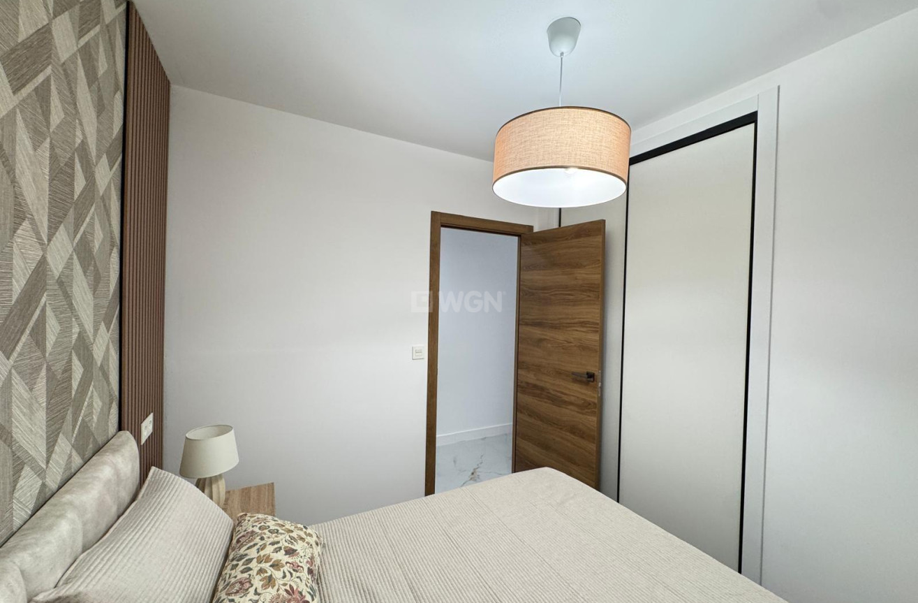 Odsprzedaż - Mieszkanie w bloku - Torrevieja