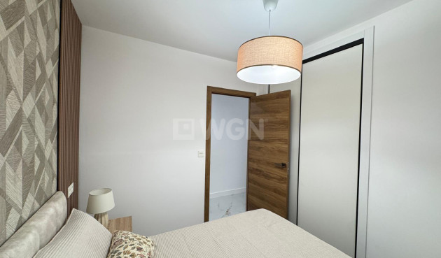 Odsprzedaż - Mieszkanie w bloku - Torrevieja