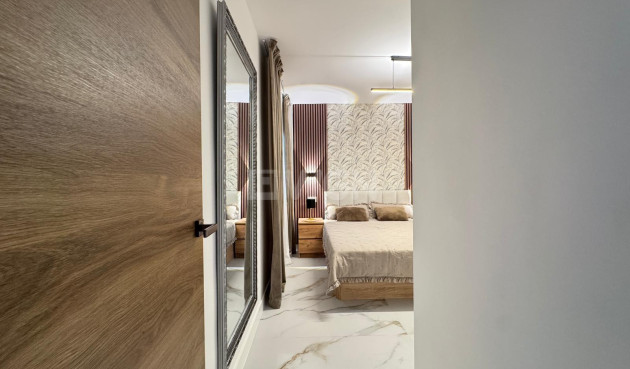 Odsprzedaż - Mieszkanie w bloku - Torrevieja