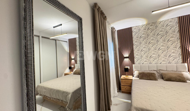 Odsprzedaż - Mieszkanie w bloku - Torrevieja