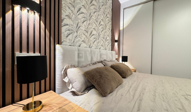 Odsprzedaż - Mieszkanie w bloku - Torrevieja