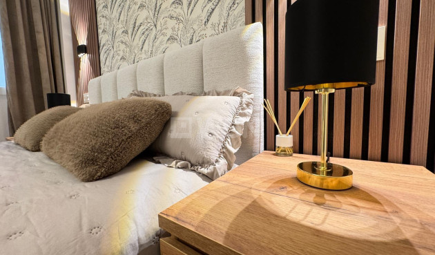 Odsprzedaż - Mieszkanie w bloku - Torrevieja