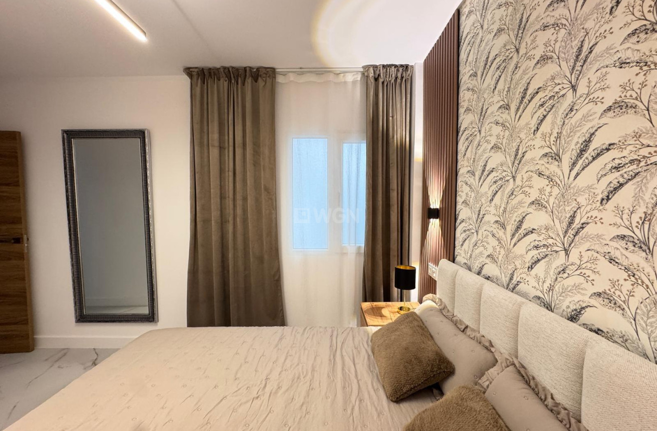 Odsprzedaż - Mieszkanie w bloku - Torrevieja