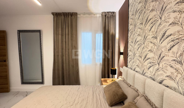 Odsprzedaż - Mieszkanie w bloku - Torrevieja