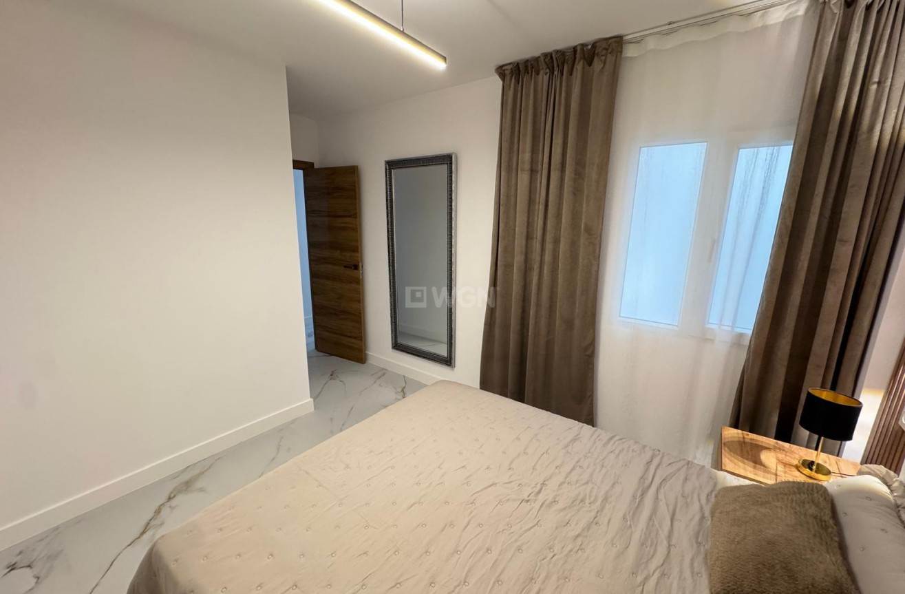 Odsprzedaż - Mieszkanie w bloku - Torrevieja