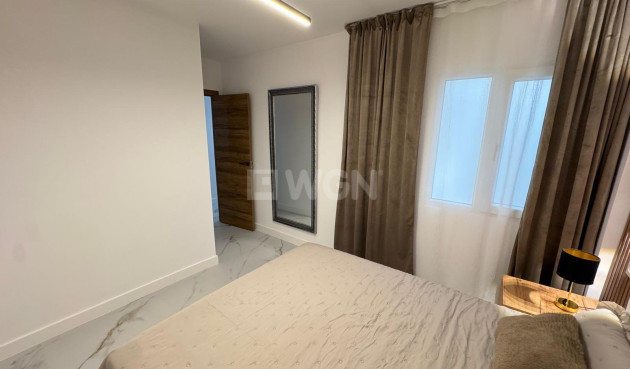 Odsprzedaż - Mieszkanie w bloku - Torrevieja