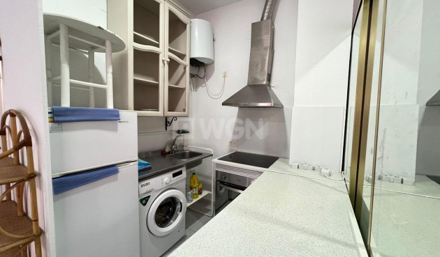 Odsprzedaż - Mieszkanie w bloku - Torrevieja - Playa de los Locos