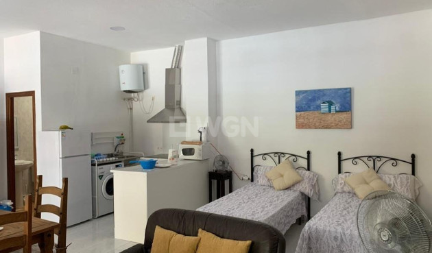 Odsprzedaż - Mieszkanie w bloku - Torrevieja - Playa de los Locos