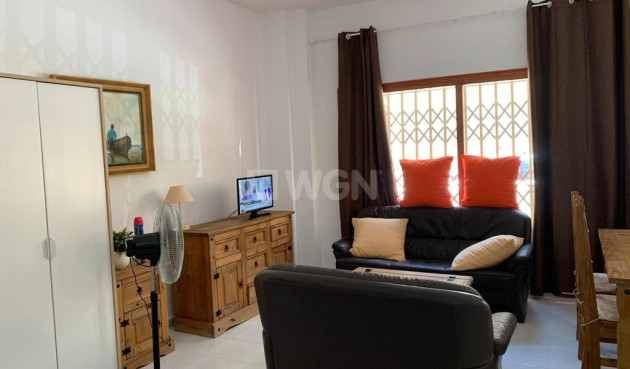 Odsprzedaż - Mieszkanie w bloku - Torrevieja - Playa de los Locos