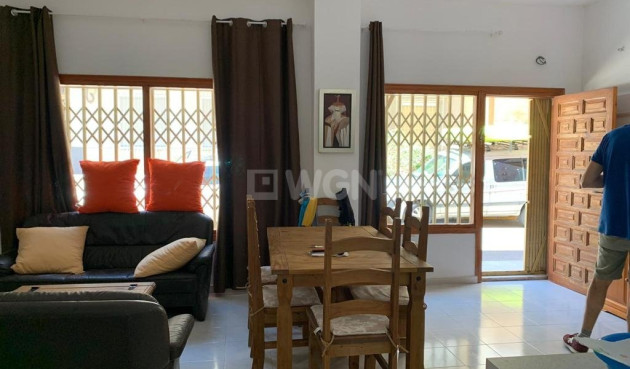 Odsprzedaż - Mieszkanie w bloku - Torrevieja - Playa de los Locos