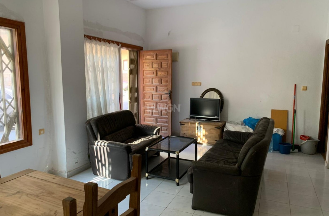 Odsprzedaż - Mieszkanie w bloku - Torrevieja - Playa de los Locos