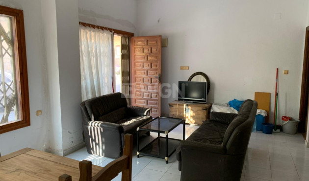 Odsprzedaż - Mieszkanie w bloku - Torrevieja - Playa de los Locos