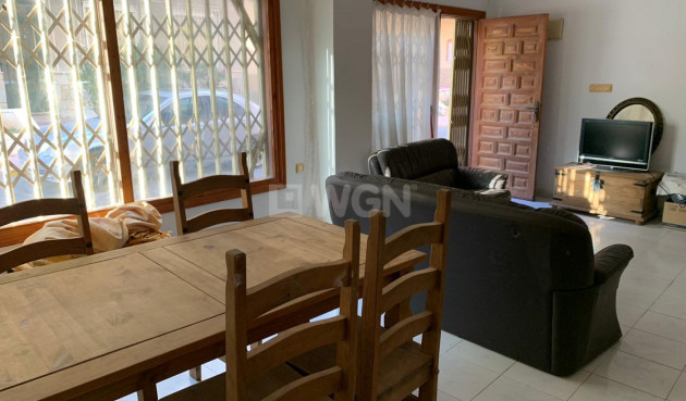 Odsprzedaż - Mieszkanie w bloku - Torrevieja - Playa de los Locos