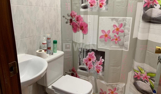 Odsprzedaż - Mieszkanie w bloku - Torrevieja - Playa de los Locos