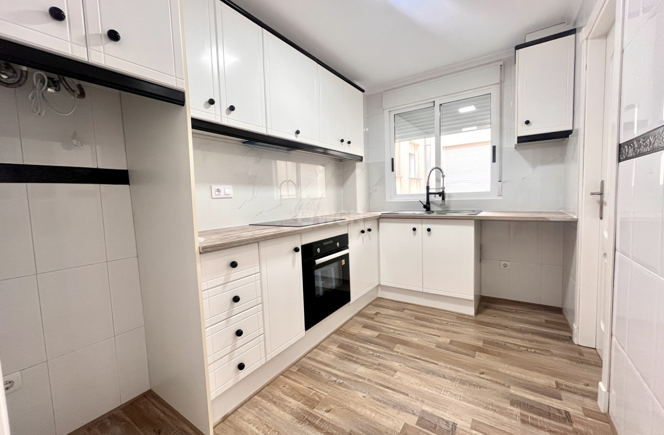 Odsprzedaż - Mieszkanie w bloku - San Miguel de Salinas - Inland