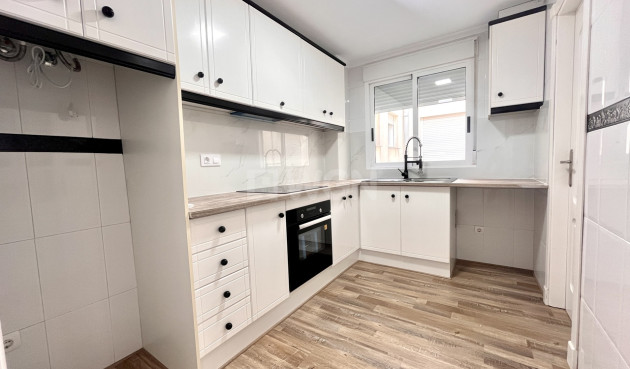 Odsprzedaż - Mieszkanie w bloku - San Miguel de Salinas - Inland