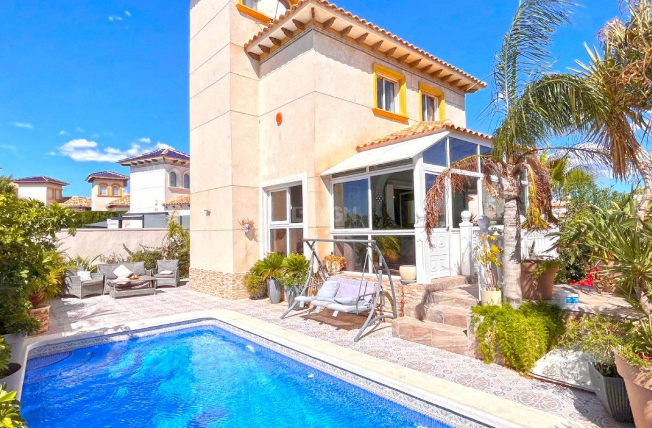 Resale - Villa - Orihuela Costa - Costa Blanca