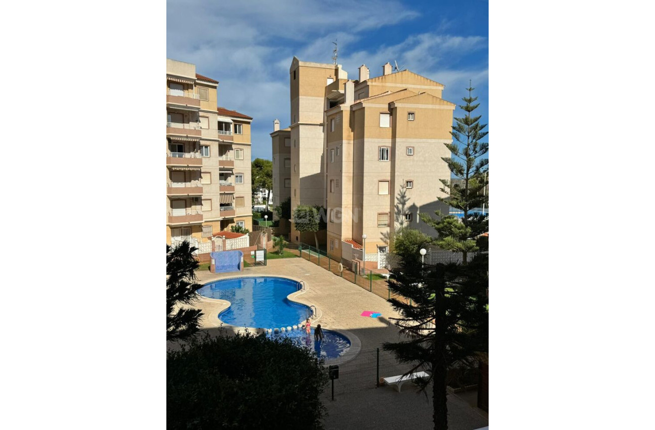 Resale - Apartment / flat - Torrevieja - Calas Blancas