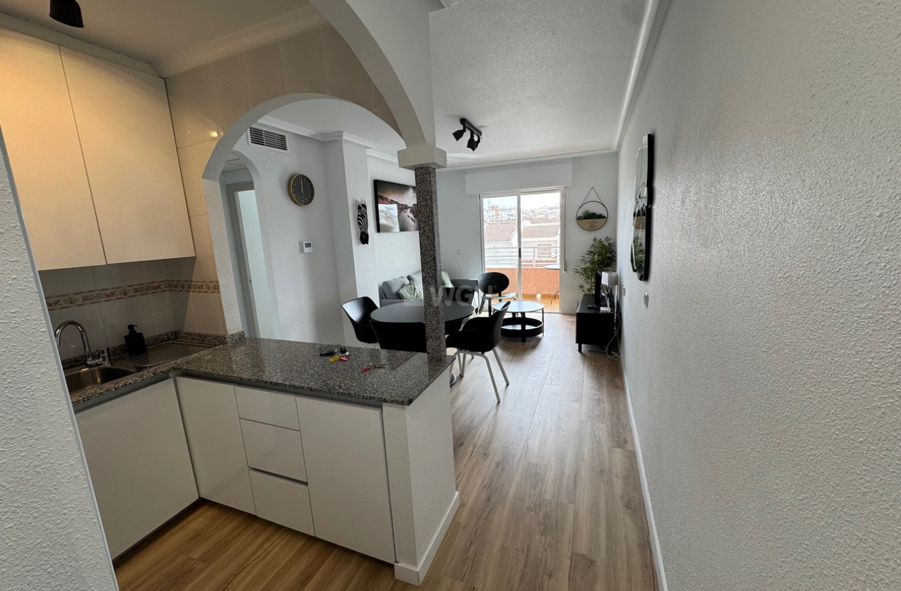 Resale - Apartment / flat - Torrevieja - Calas Blancas
