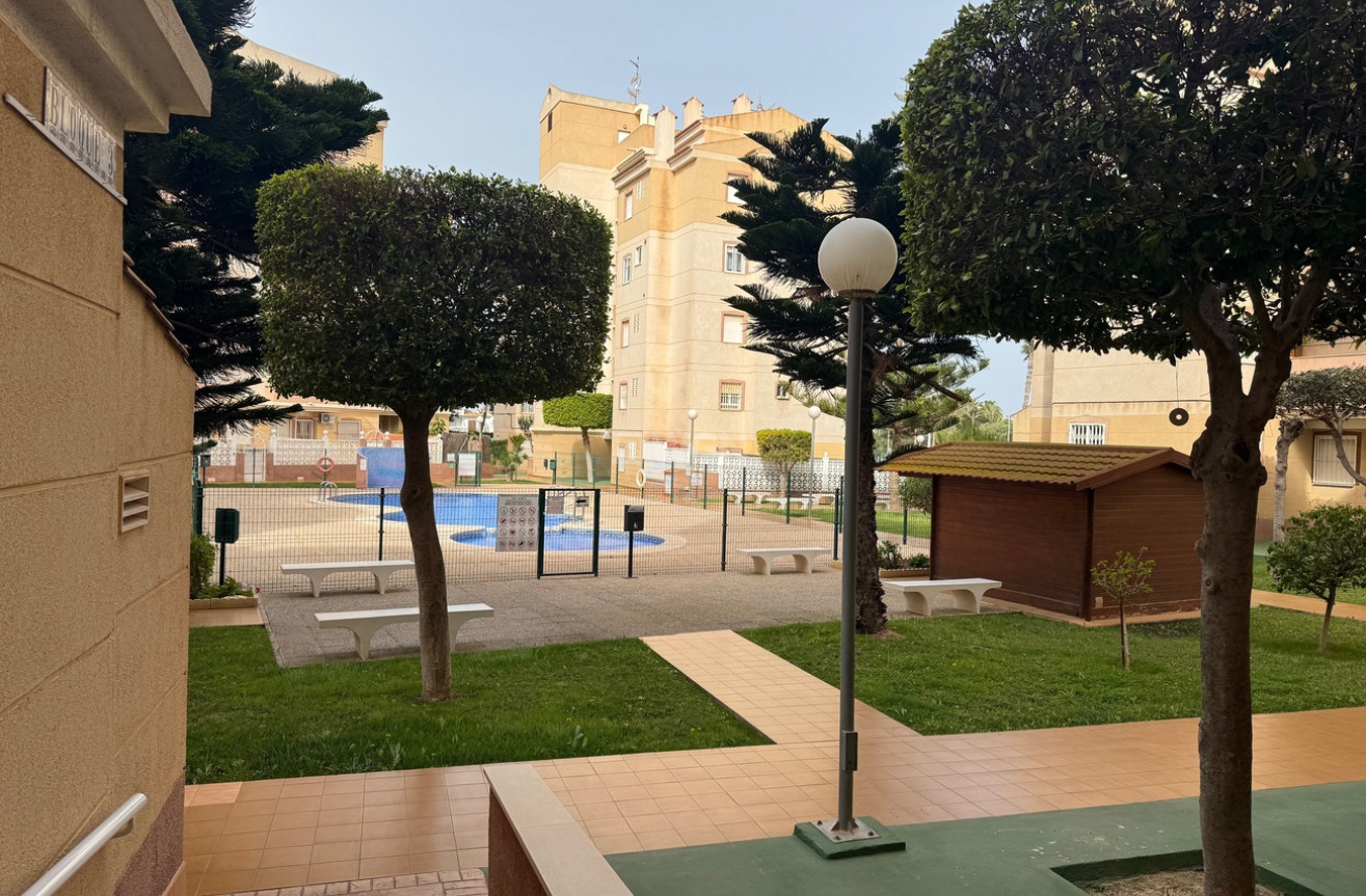 Resale - Apartment / flat - Torrevieja - Calas Blancas