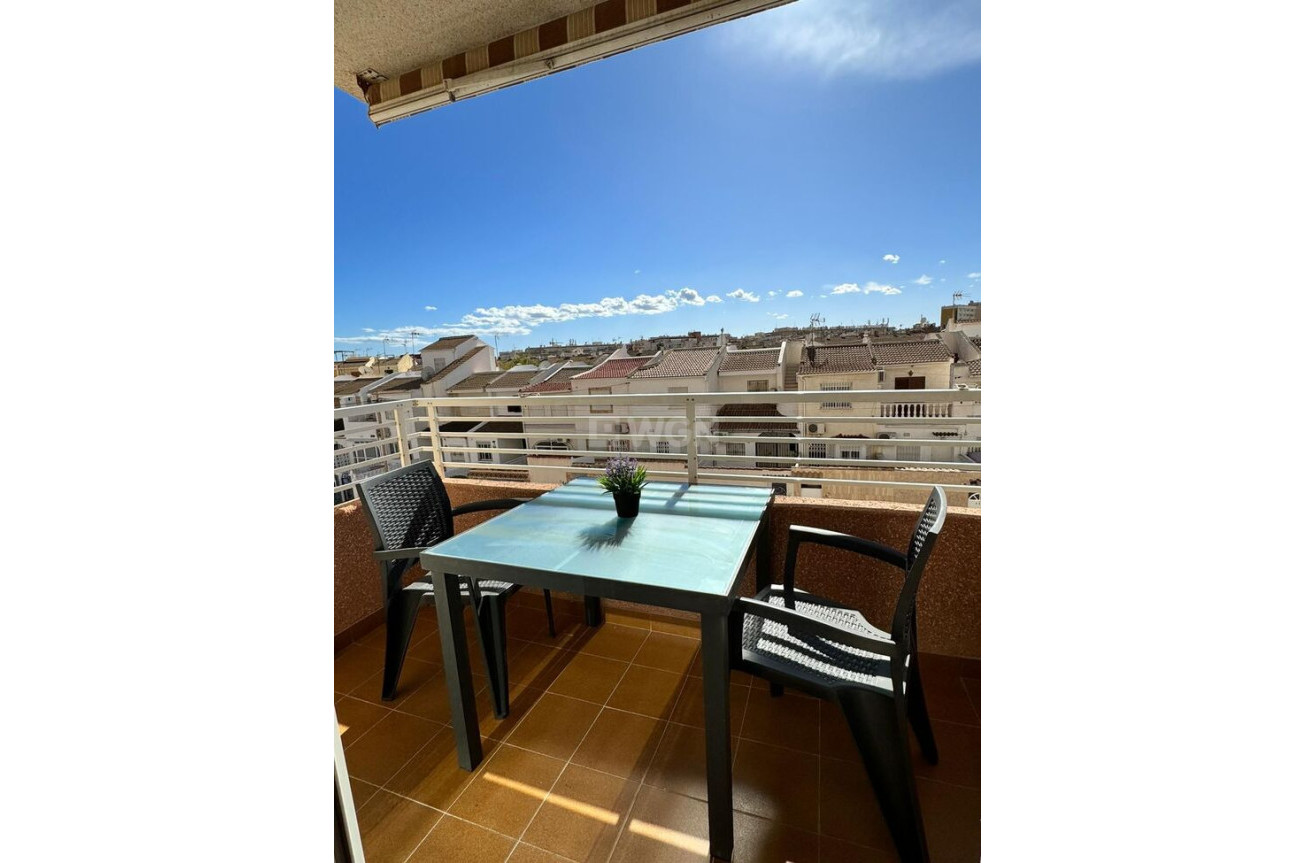 Resale - Apartment / flat - Torrevieja - Calas Blancas