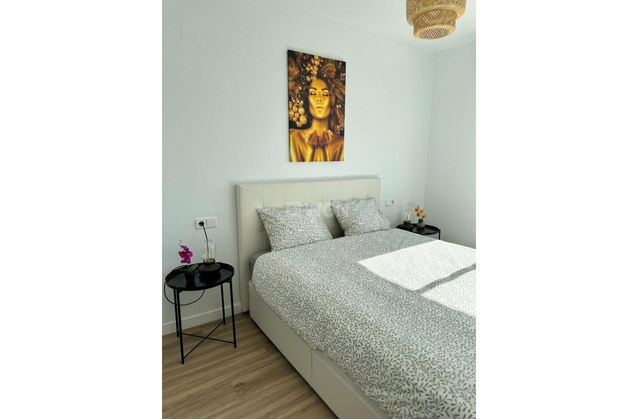 Resale - Apartment / flat - Torrevieja - Calas Blancas