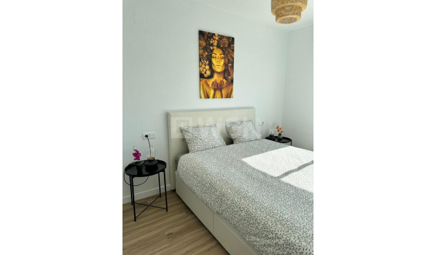 Resale - Apartment / flat - Torrevieja - Calas Blancas