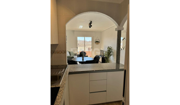 Resale - Apartment / flat - Torrevieja - Calas Blancas
