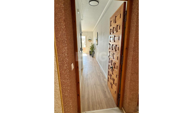Resale - Apartment / flat - Torrevieja - Calas Blancas
