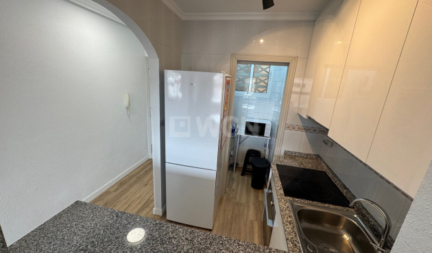 Resale - Apartment / flat - Torrevieja - Calas Blancas