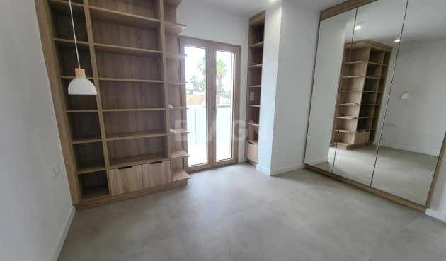 Odsprzedaż - Villa - Orihuela Costa - Cabo Roig