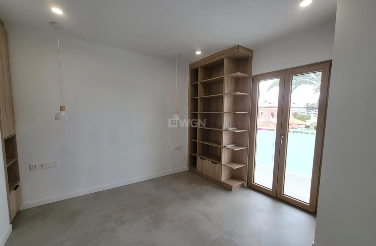 Odsprzedaż - Villa - Orihuela Costa - Cabo Roig