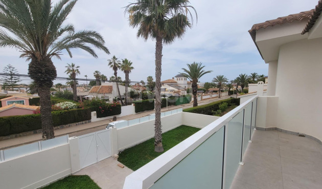 Odsprzedaż - Villa - Orihuela Costa - Cabo Roig