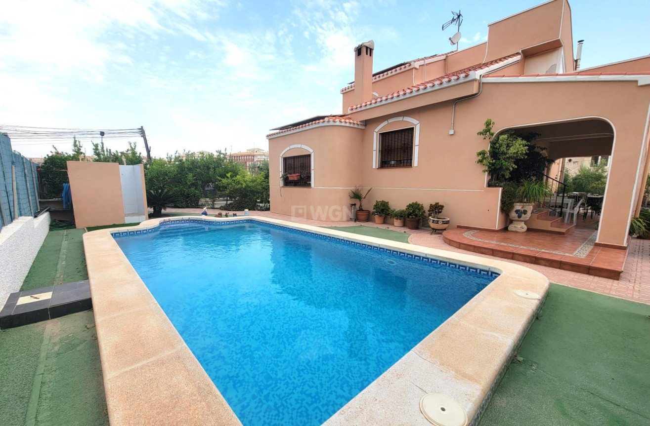 Wiederverkauf - Villa - Torrevieja - aguas nuevas