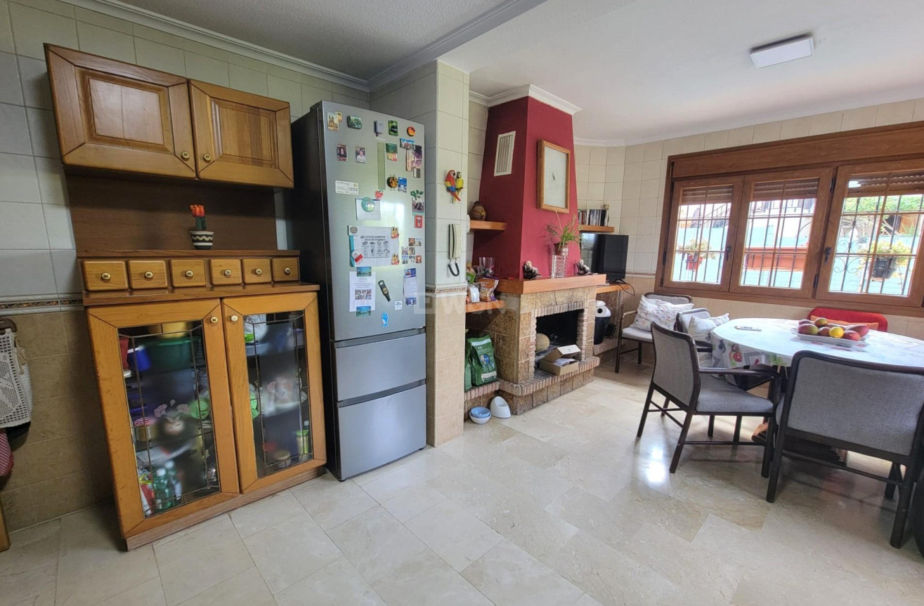 Wiederverkauf - Villa - Torrevieja - aguas nuevas