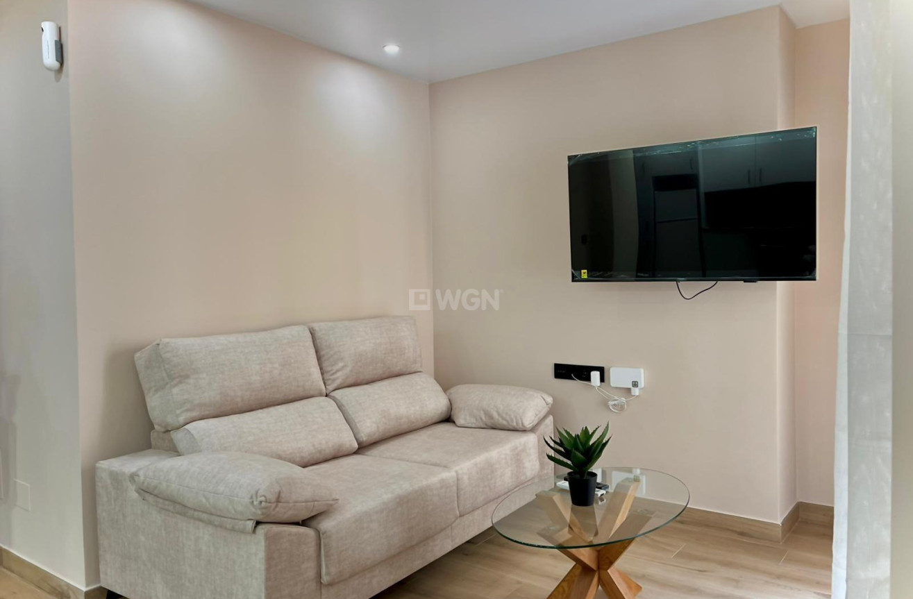 Resale - Apartment / flat - Torrevieja - Playa de los Locos