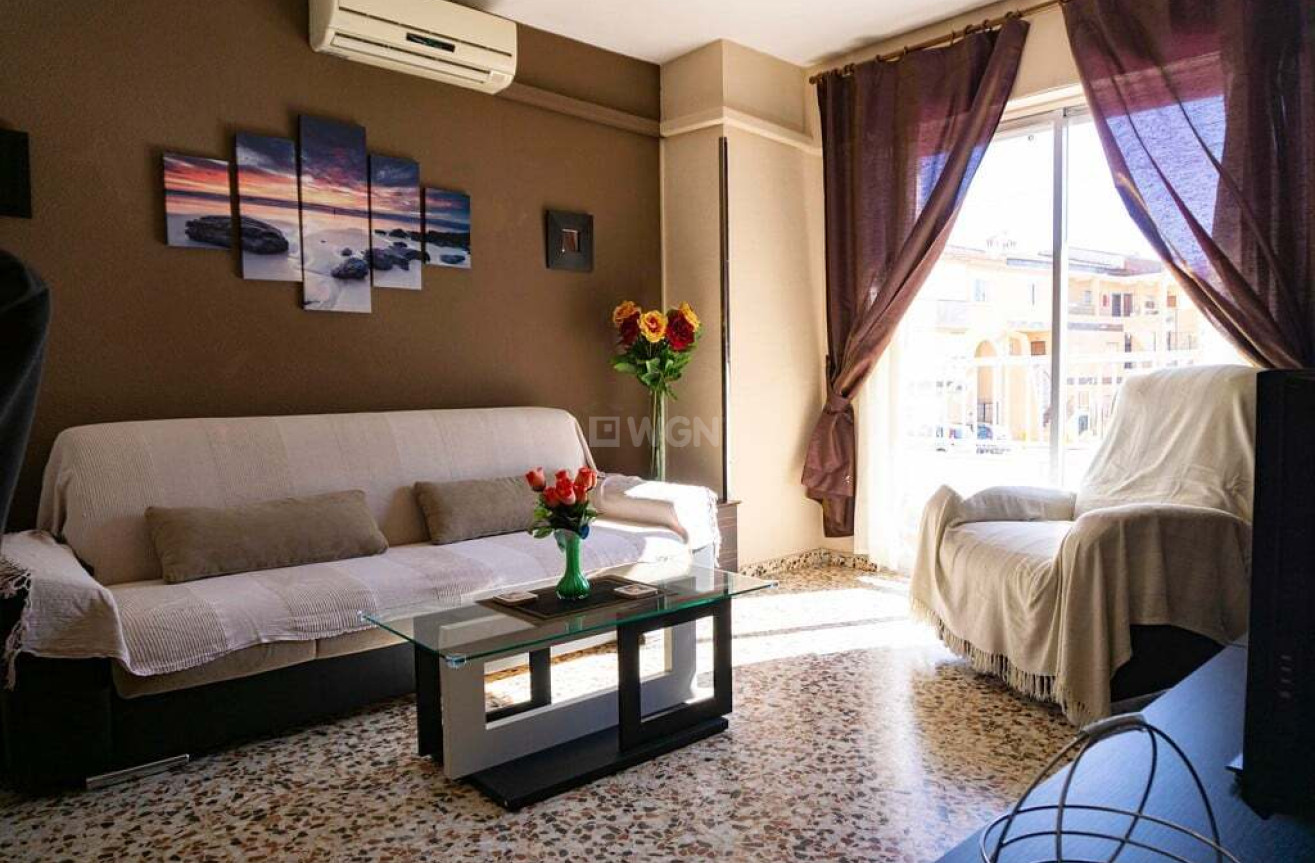 Resale - Apartment / flat - Punta Prima - Costa Blanca