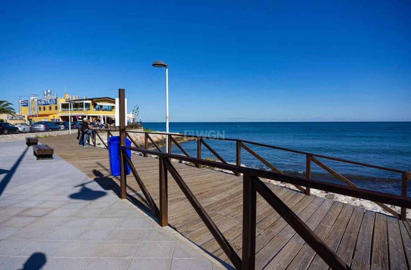 Resale - Apartment / flat - Punta Prima - Costa Blanca