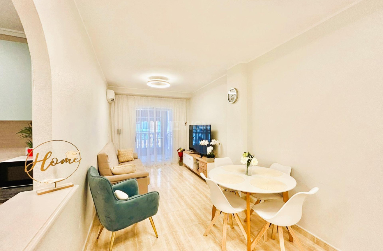 Odsprzedaż - Mieszkanie w bloku - Torrevieja - Playa del Cura