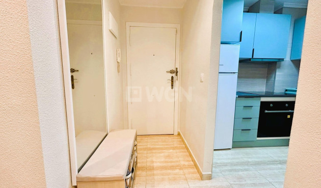 Odsprzedaż - Mieszkanie w bloku - Torrevieja - Playa del Cura