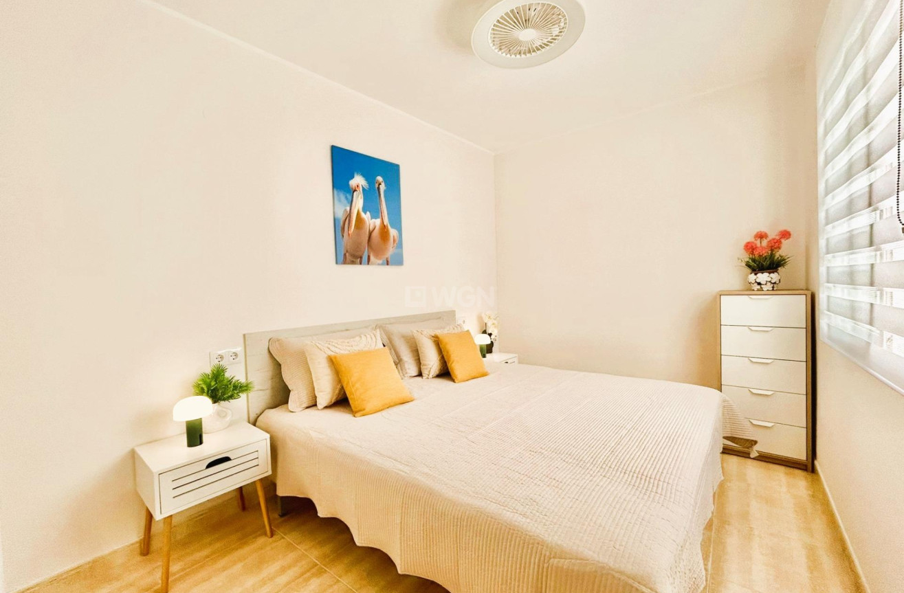 Odsprzedaż - Mieszkanie w bloku - Torrevieja - Playa del Cura