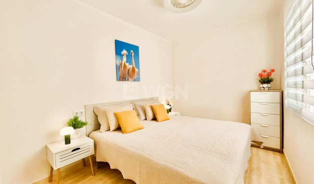 Odsprzedaż - Mieszkanie w bloku - Torrevieja - Playa del Cura