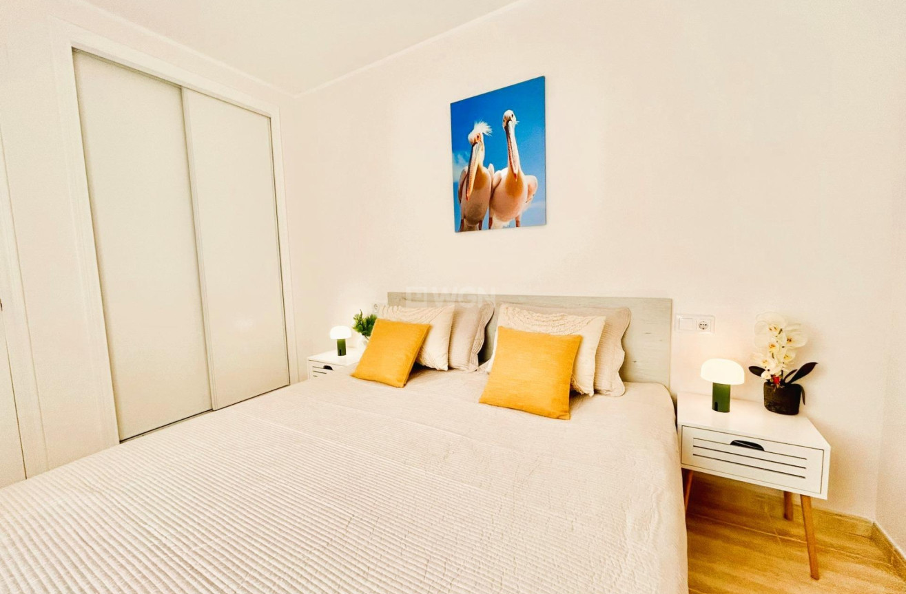 Odsprzedaż - Mieszkanie w bloku - Torrevieja - Playa del Cura