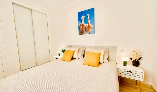 Odsprzedaż - Mieszkanie w bloku - Torrevieja - Playa del Cura