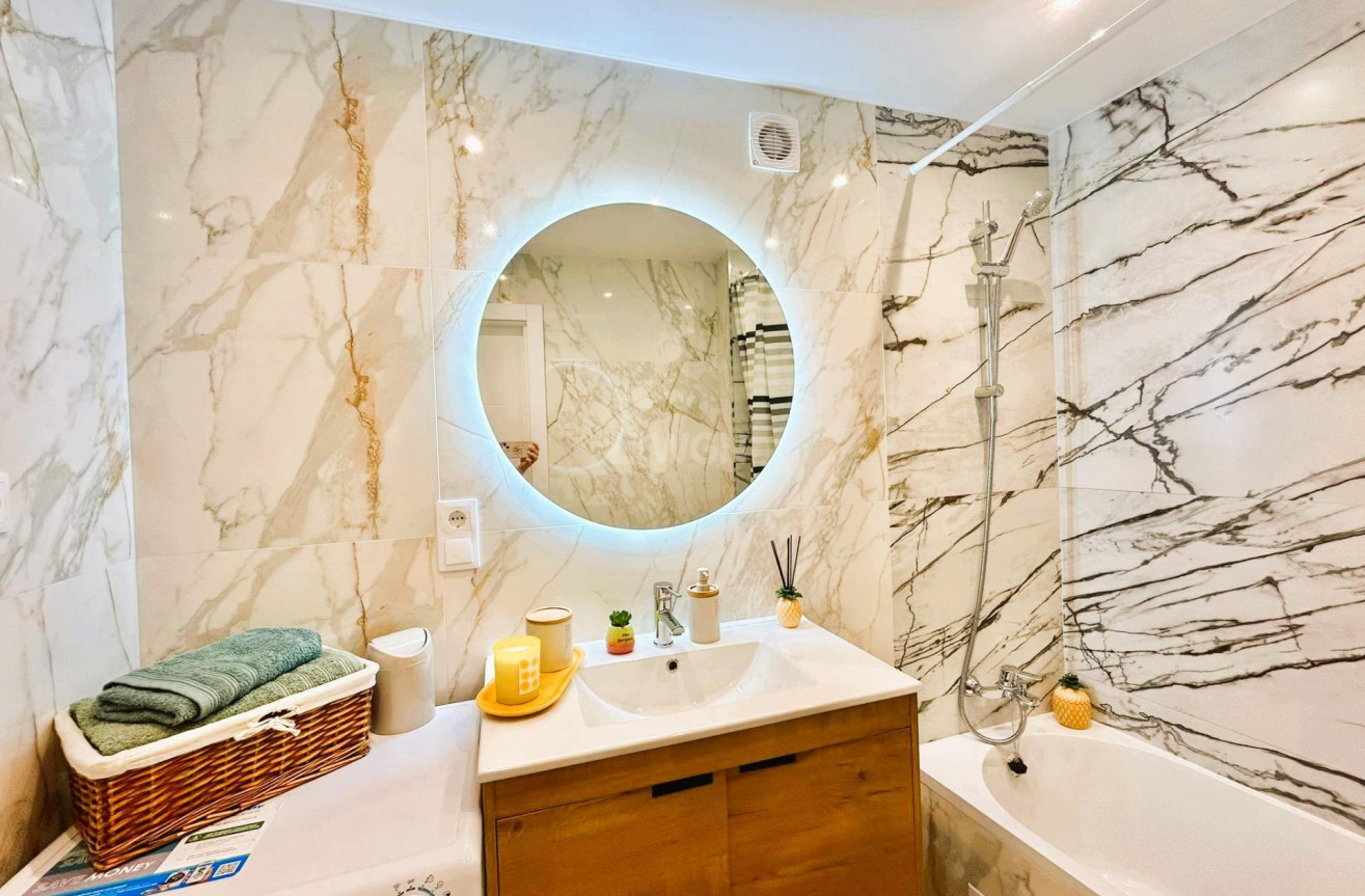 Odsprzedaż - Mieszkanie w bloku - Torrevieja - Playa del Cura