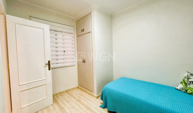 Odsprzedaż - Mieszkanie w bloku - Torrevieja - Playa del Cura