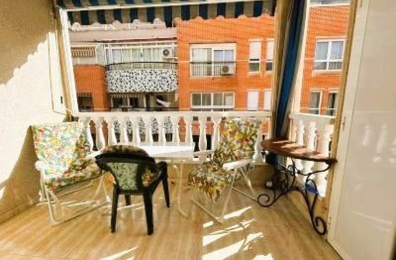 Odsprzedaż - Mieszkanie w bloku - Torrevieja - Playa del Cura