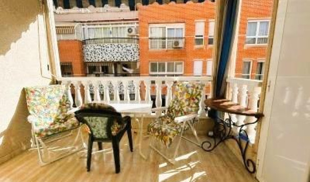 Odsprzedaż - Mieszkanie w bloku - Torrevieja - Playa del Cura